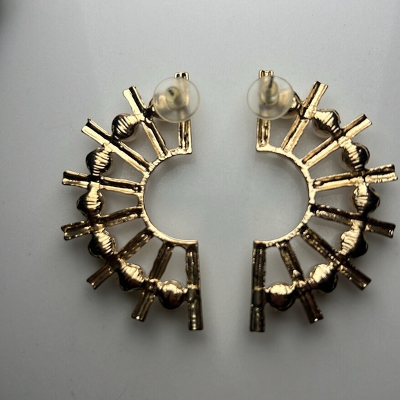 Gold Fashion Earrings CONTEMPORARY Faux Pearl Fashion Earrings. GUC - Picture 7 of 10